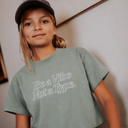 CROP T-SHIRT VIBE TYPE / silver blue